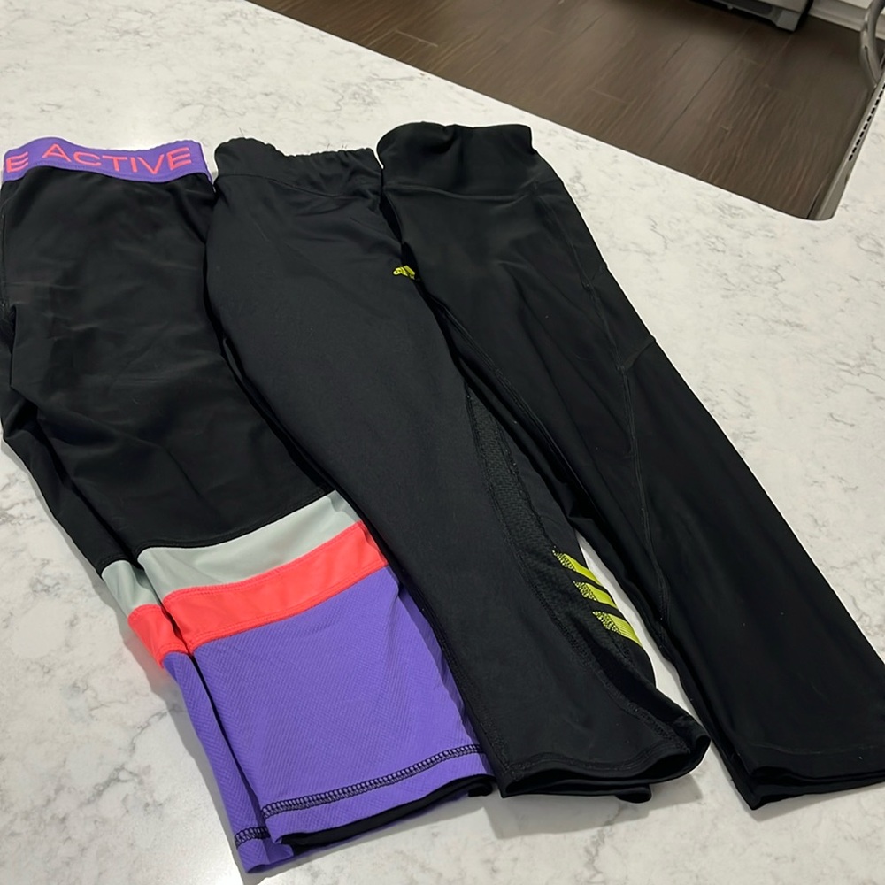 Lot of three pair of Capri length workout leggings – small